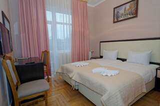 Отель Отель Пысанка Коломыя Двухместный номер с 1 кроватью или 2 отдельными кроватями-1