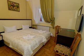 Отель Отель Пысанка Коломыя Двухместный номер с 1 кроватью или 2 отдельными кроватями-8