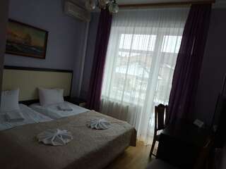 Отель Отель Пысанка Коломыя Улучшенный двухместный номер с 2 отдельными кроватями-1